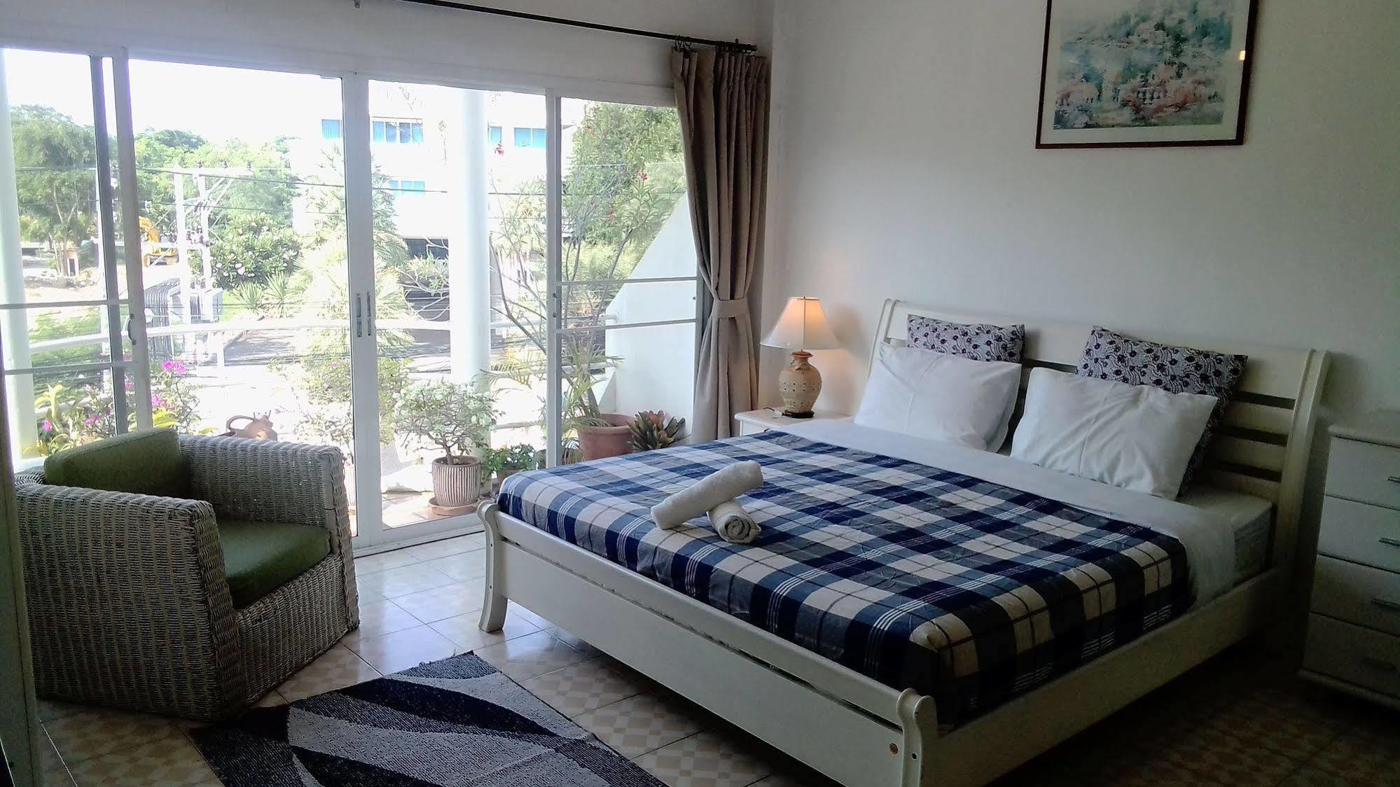 Corner Cafe Bed & Breakfast Hua Hin Esterno foto