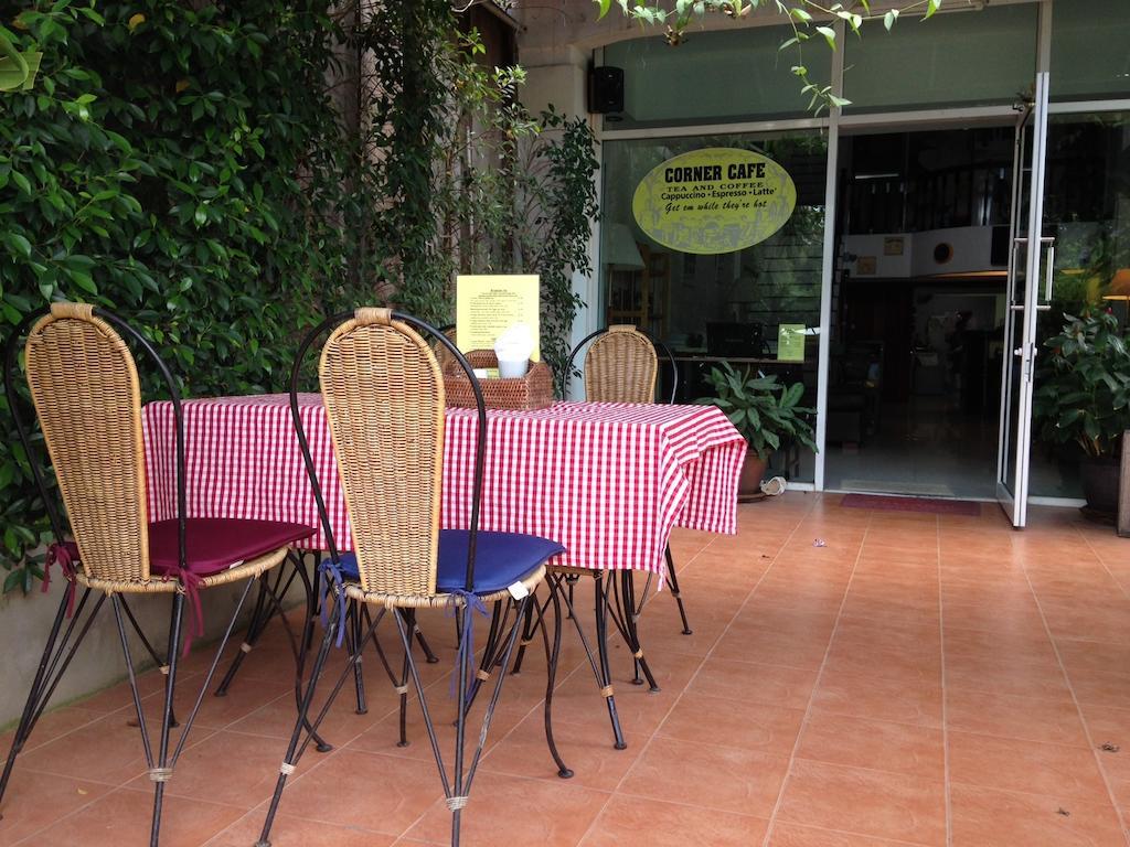 Corner Cafe Bed & Breakfast Hua Hin Esterno foto